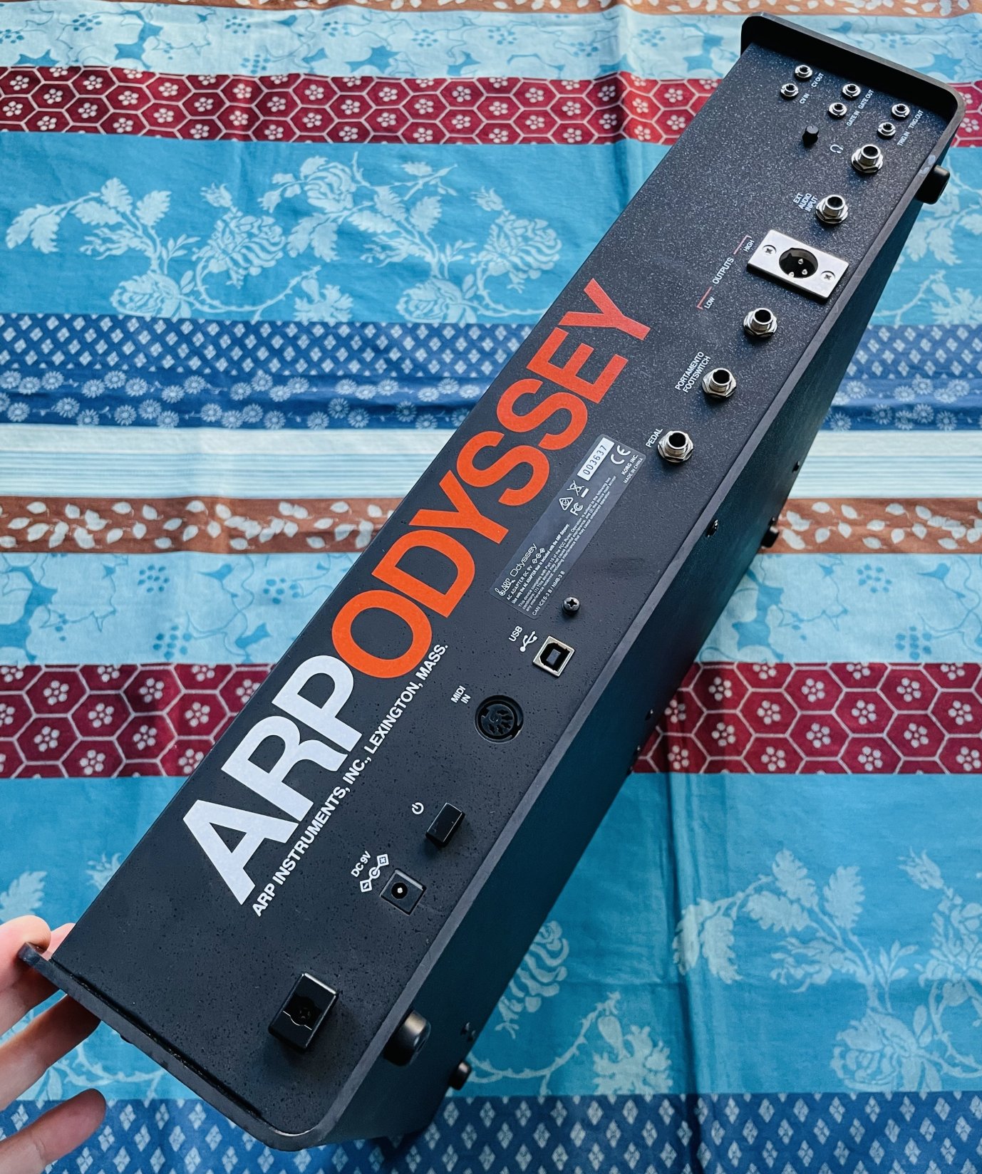 Synthé analogique réédition Korg Arp Odyssey slim keys 37 n°003637 (China), valise Arp, câbles et notices d’origine – Image 2