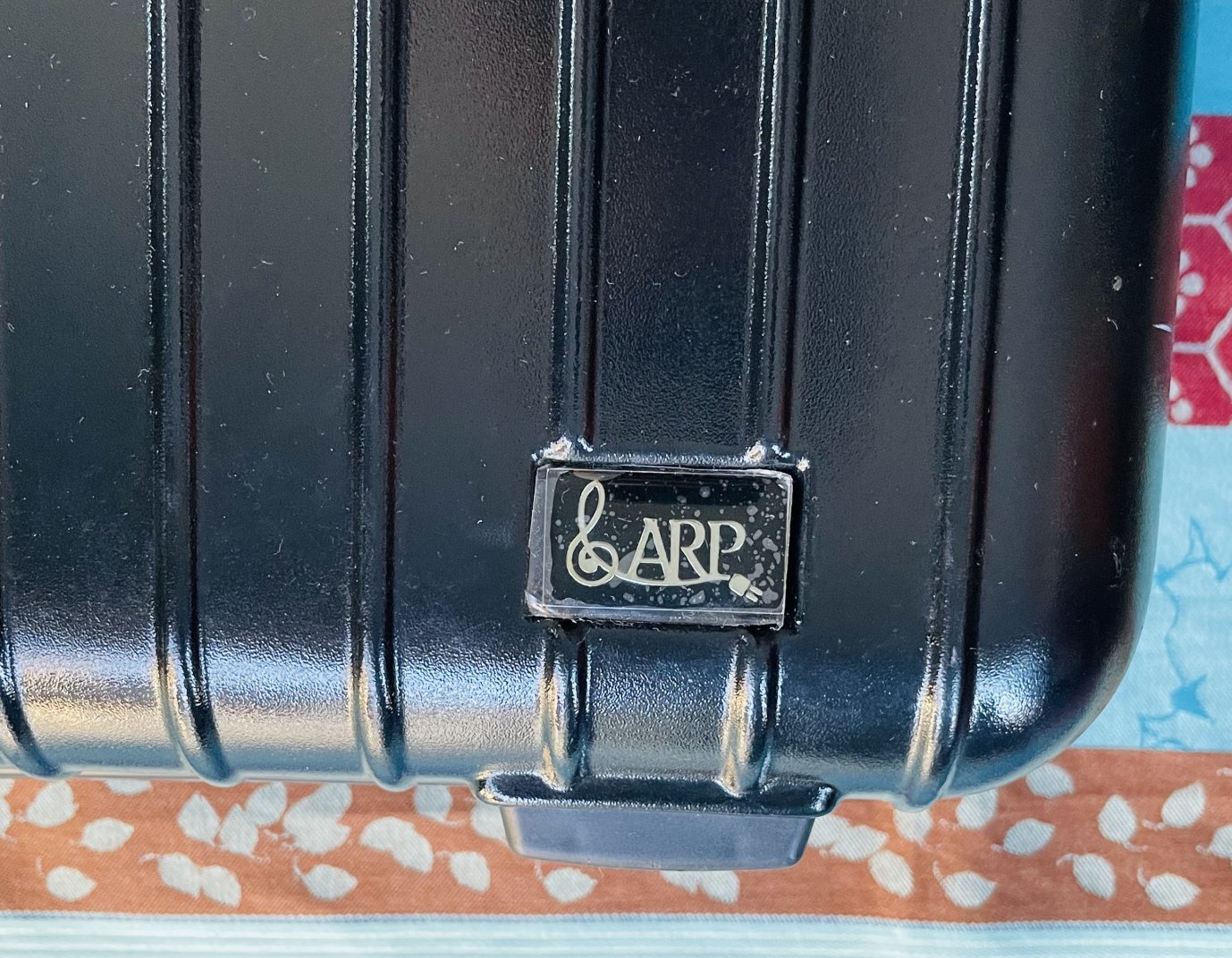 Synthé analogique réédition Korg Arp Odyssey slim keys 37 n°003637 (China), valise Arp, câbles et notices d’origine – Image 10