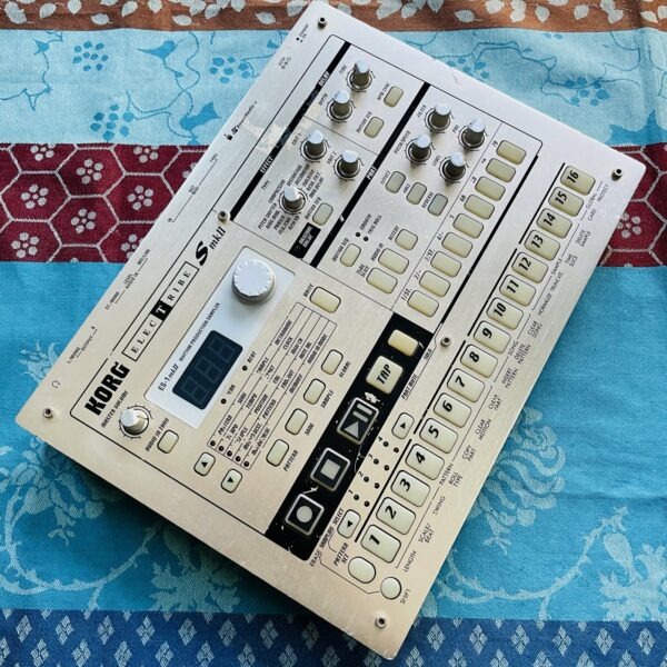 Alternative view of Sampleur Groovemachine Korg Electribe ES-1 MKII n°005492 (sans alim)