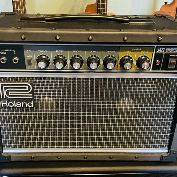 Ampli guitare Roland Jazz Chorus JC-22 n°ASQ7563, housse Roland ajoutée