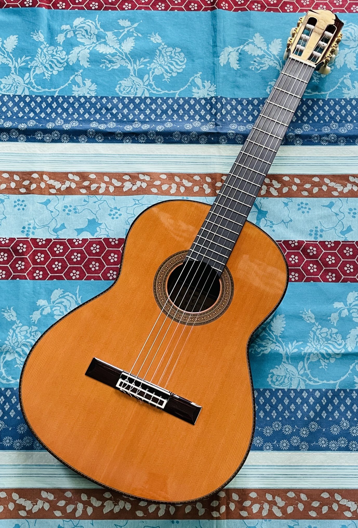 Guitare classique haut de gamme Yamaha Grand Concert GC41C n°QPZ39A (Japan), bel étui Yamaha, cordes neuves Knobloch Actives 400 ADQ medium high tension