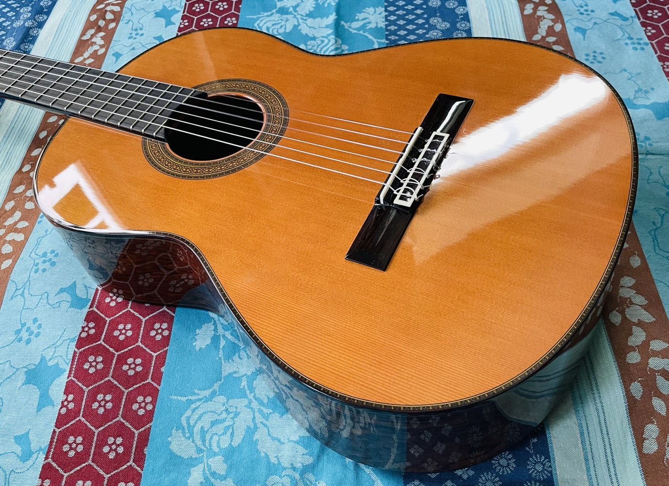 Guitare classique haut de gamme Yamaha Grand Concert GC41C n°QPZ39A (Japan), bel étui Yamaha, cordes neuves Knobloch Actives 400 ADQ medium high tension – Image 3