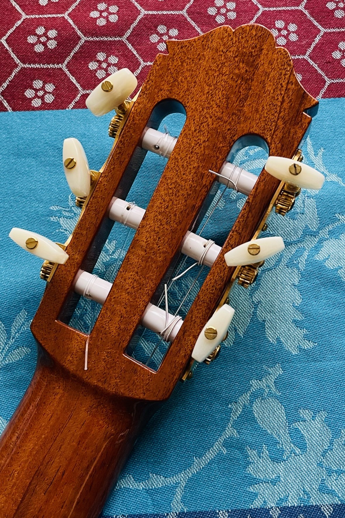 Guitare classique haut de gamme Yamaha Grand Concert GC41C n°QPZ39A (Japan), bel étui Yamaha, cordes neuves Knobloch Actives 400 ADQ medium high tension – Image 11