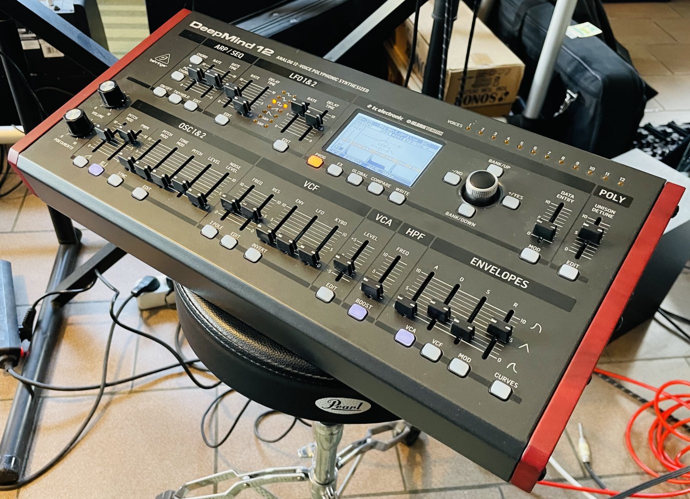 Expandeur synthé Behringer Deep Mind 12D rack n°S24090061CF3, valise Flynt Pro – Image 4