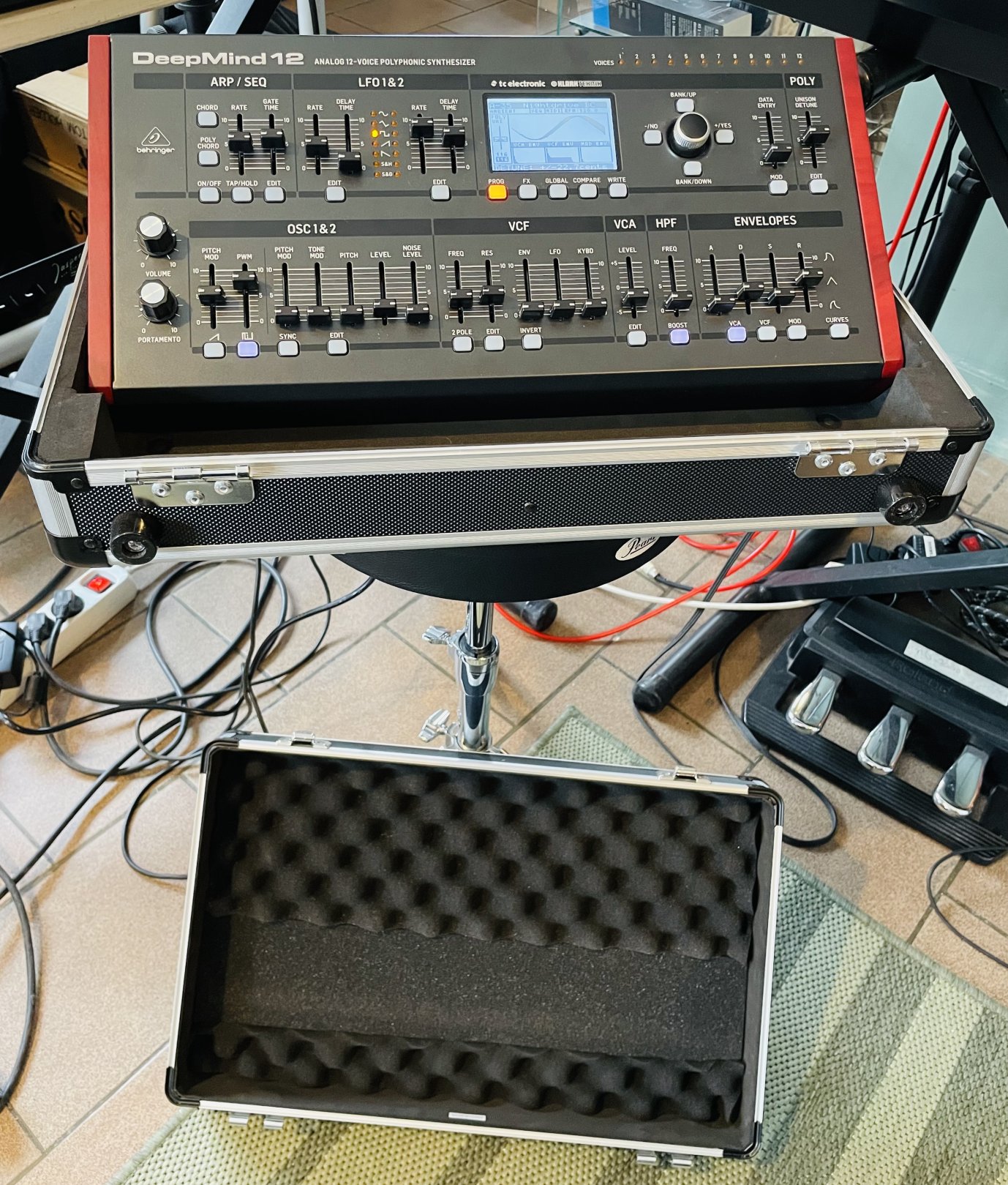Expandeur synthé Behringer Deep Mind 12D rack n°S24090061CF3, valise Flynt Pro – Image 6