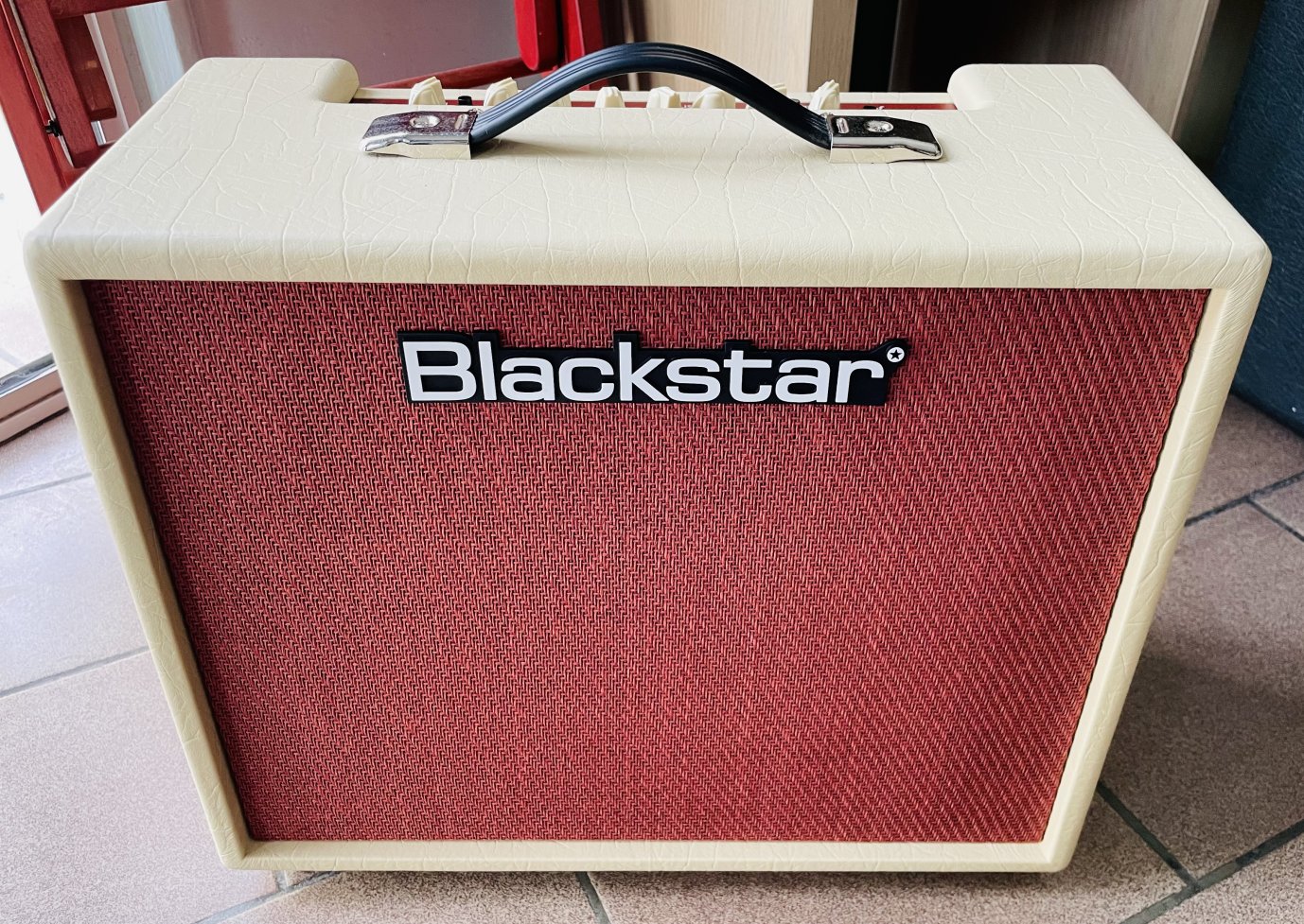 Ampli guitare BlackStar Debut 50R Cream Oxblood n°(21)ECG230404862, carton d’origine, Lead Foot FS-2 (cable 3,5m) 2172168DBH00399