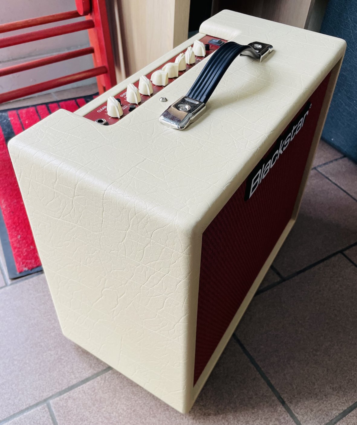 Ampli guitare BlackStar Debut 50R Cream Oxblood n°(21)ECG230404862, carton d’origine, Lead Foot FS-2 (cable 3,5m) 2172168DBH00399 – Image 3