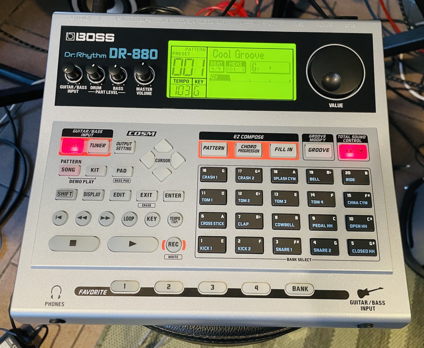 Boite à rythme arrangeur Boss DR-880 n°AX34362, alim d’origine, notice