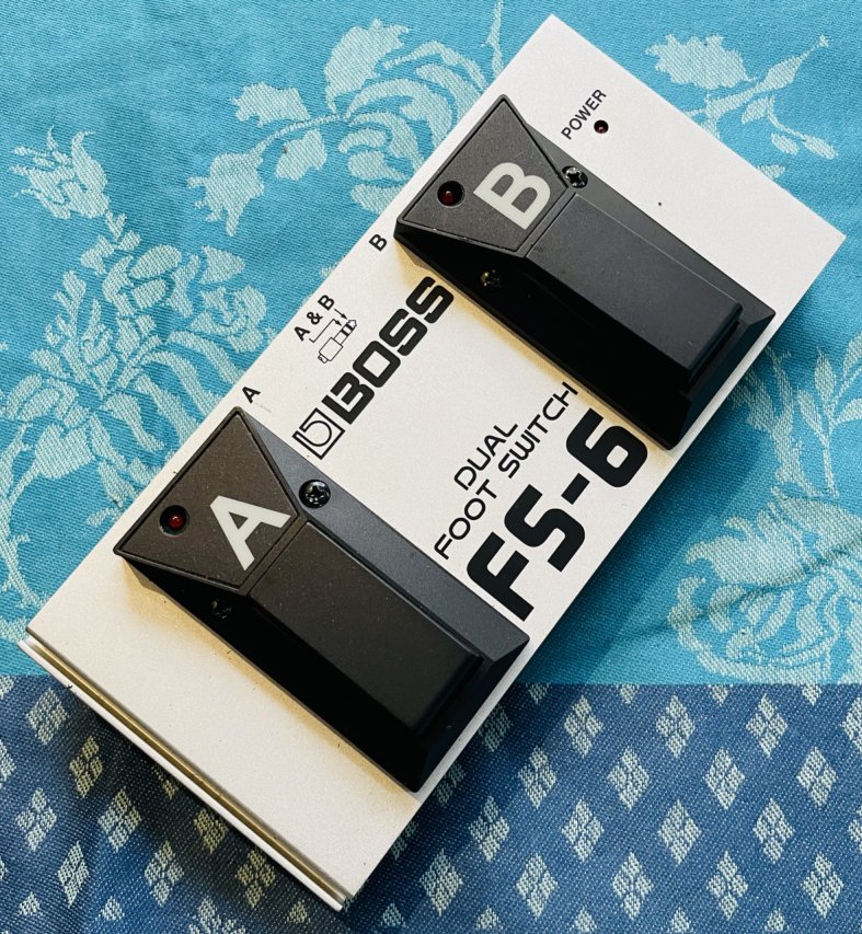 Footswitch Boss FS-6 n°CW96876, câble double jack A/B, pile 9V