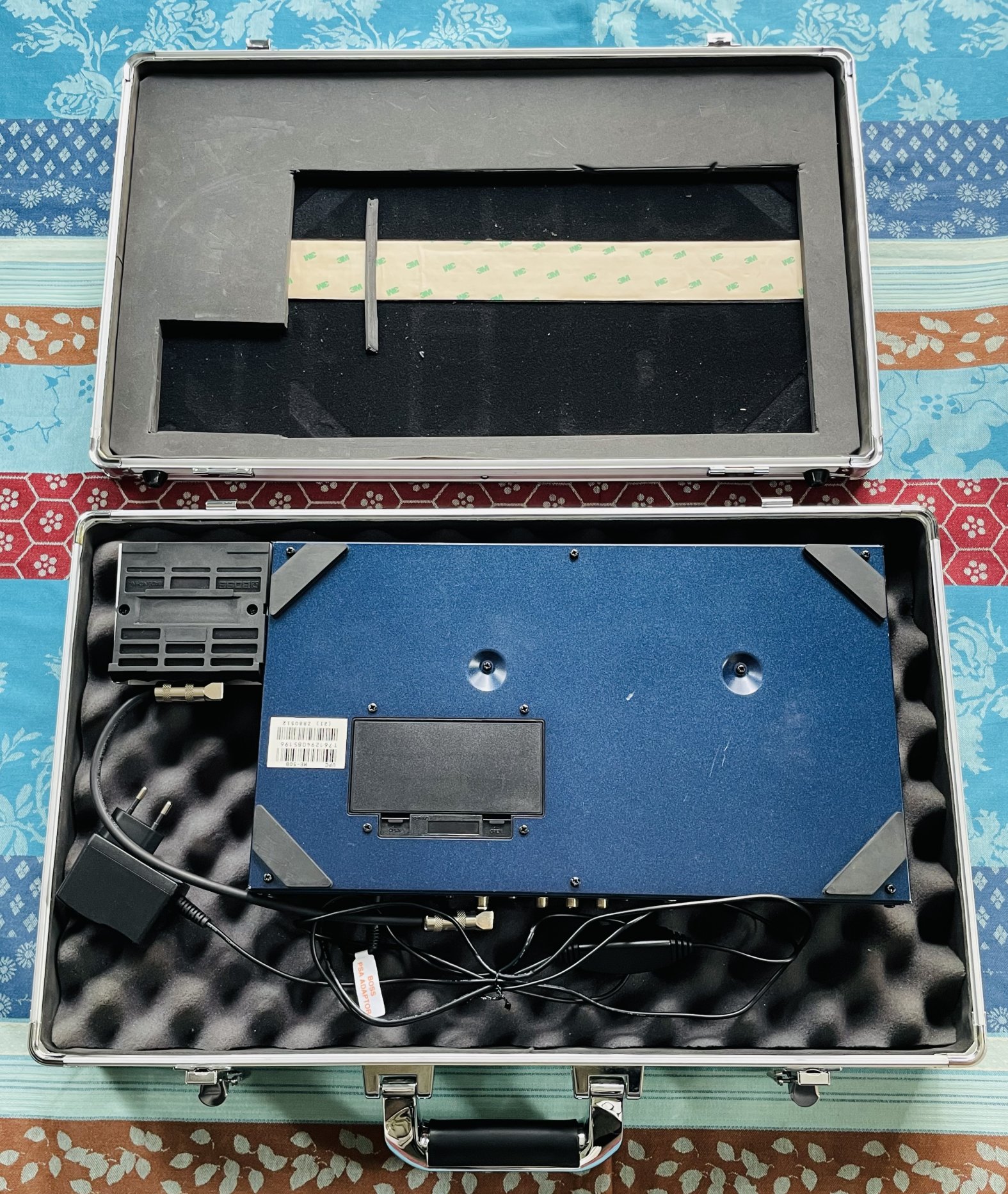 Multi-effets basse Boss ME-50B n°ZR80512, notice Française, footswitch Boss FS-5U, alim Boss, valise Stagg UPC 535 – Image 3