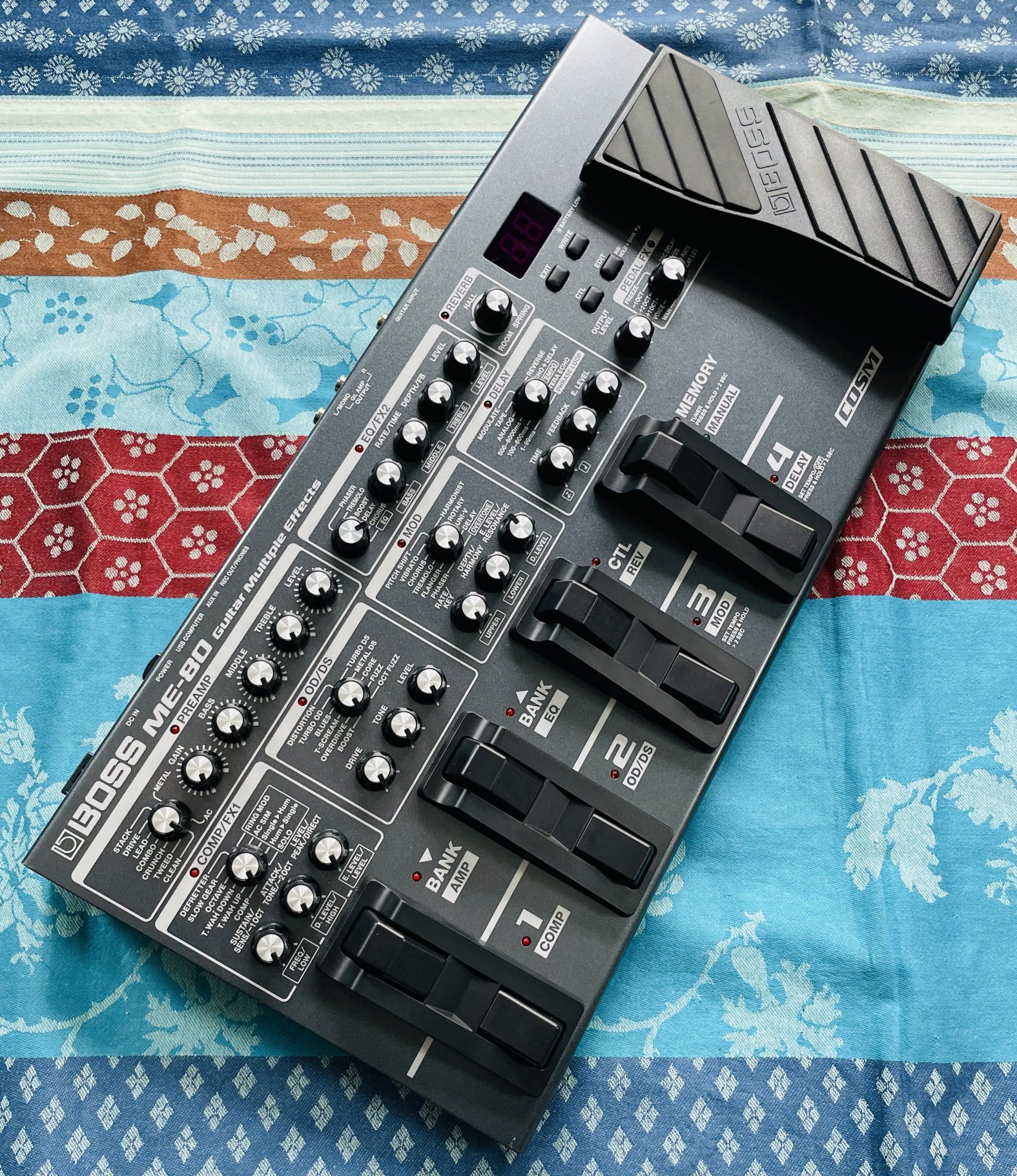 Multi-effets guitare Boss ME-80 n°N6K5728, carton d’origine, alim 1Spot 9V