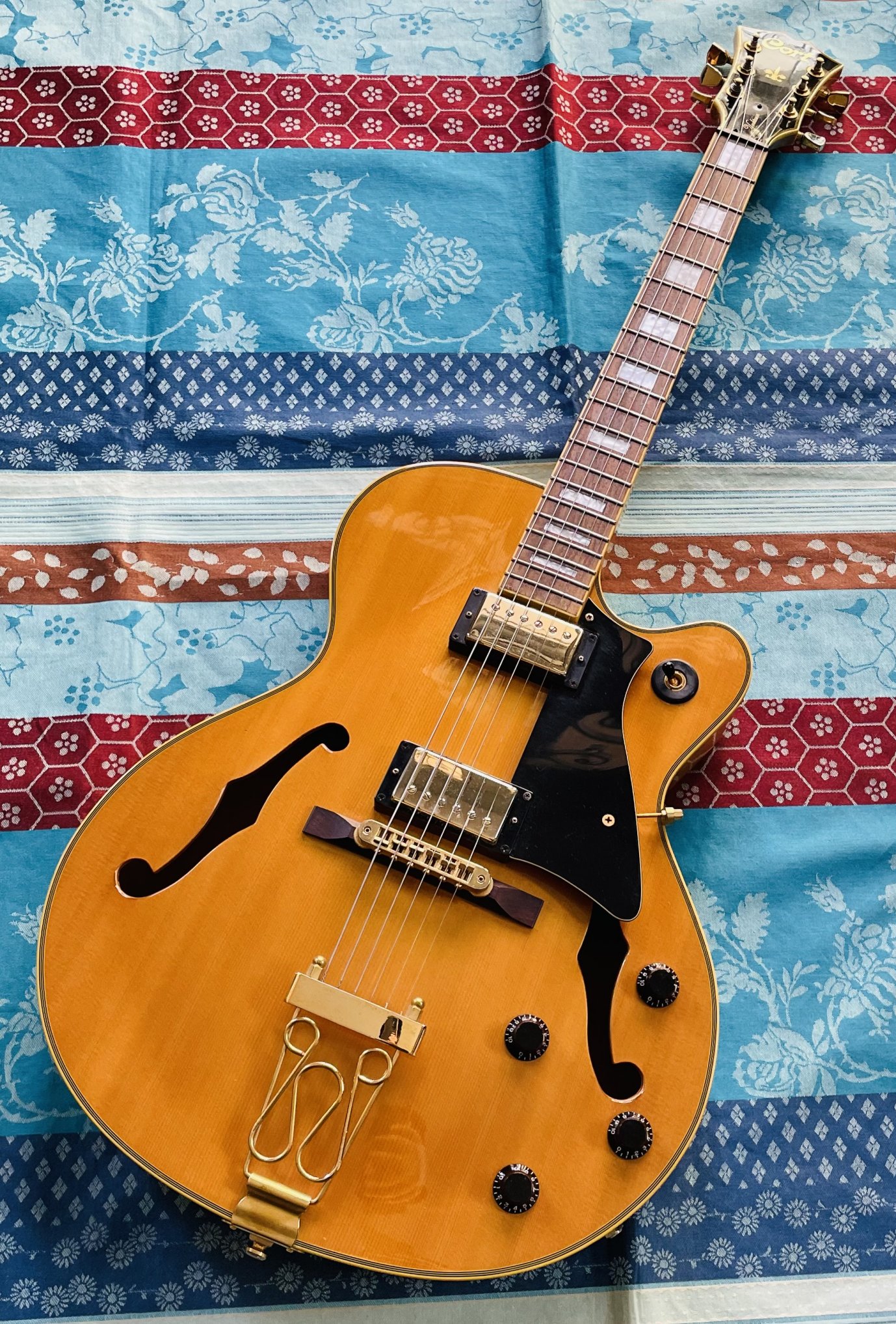 Guitare électrique Cort Yorktown Natural n°05101895 (2005, Korea), étui, réglée luthier Caro, étui TKL