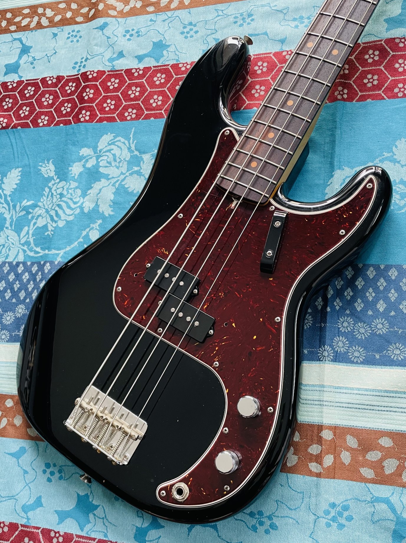 Basse électrique Fender American Vintage II 1960 Precision Bass black n°V2323798, modèle 0190160806, étui d’origine, accessoires complets et certificat, révision Thébé Lutherie (2026) – Image 3