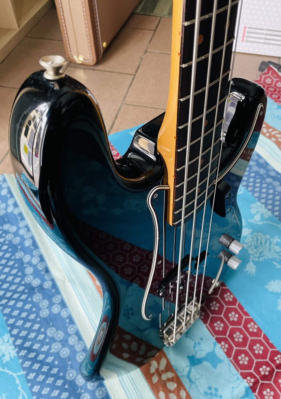 Basse électrique Fender American Vintage II 1960 Precision Bass black n°V2323798, modèle 0190160806, étui d’origine, accessoires complets et certificat, révision Thébé Lutherie (2026) – Image 13