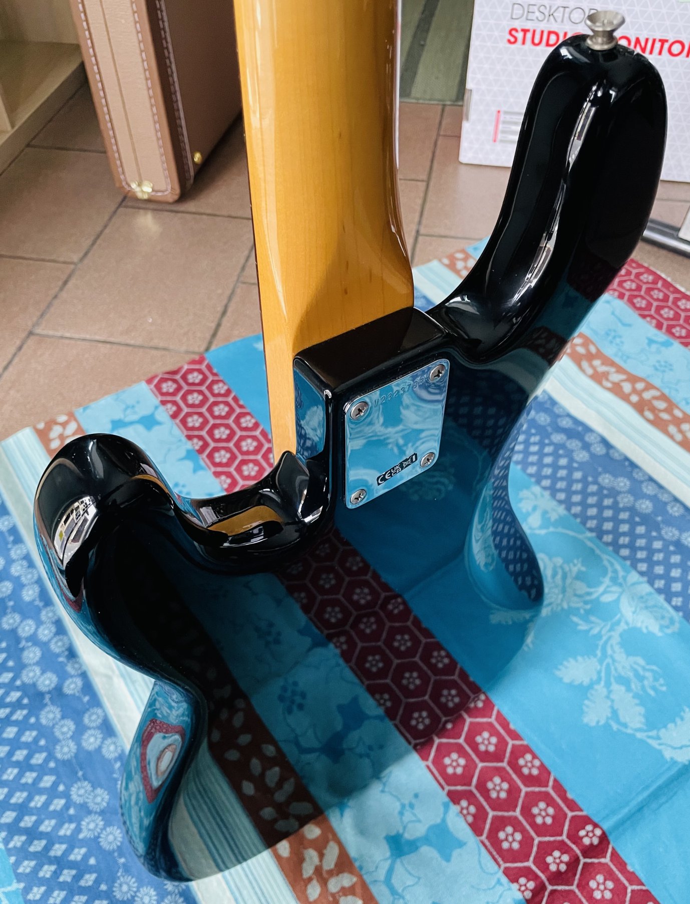 Basse électrique Fender American Vintage II 1960 Precision Bass black n°V2323798, modèle 0190160806, étui d’origine, accessoires complets et certificat, révision Thébé Lutherie (2026) – Image 14