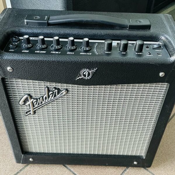 Ampli guitare Fender Mustang 1 n°GGPD16006387, alim, 20W