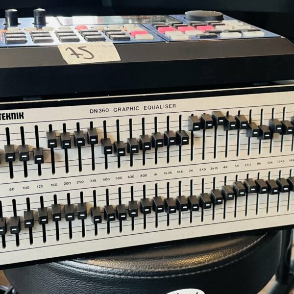 Rack double égaliseur Klark Teknik DN360 n°11224, notice, câble