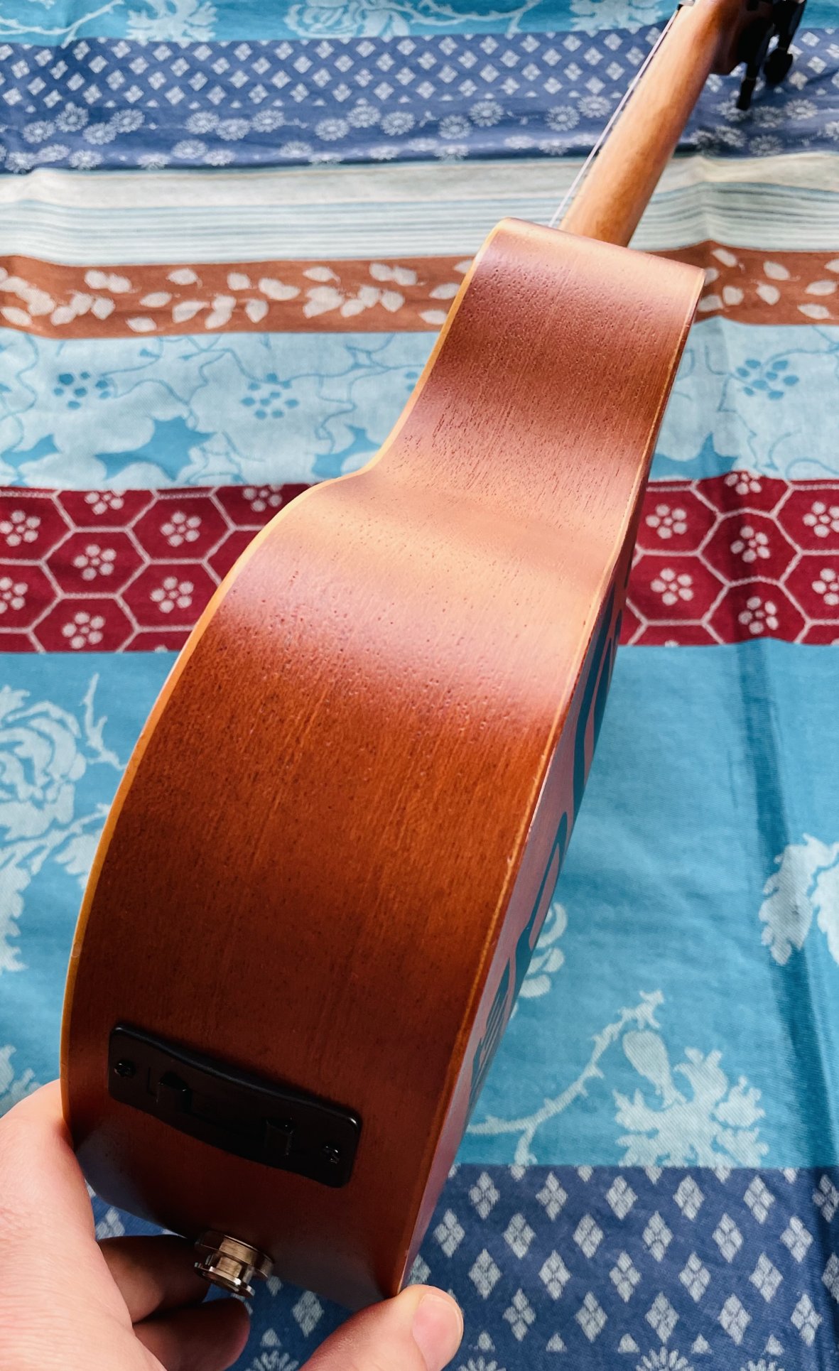 Ukulélé ténor Lâg TKU 150TE, housse d’origine, 2 piles plates neuves – Image 3