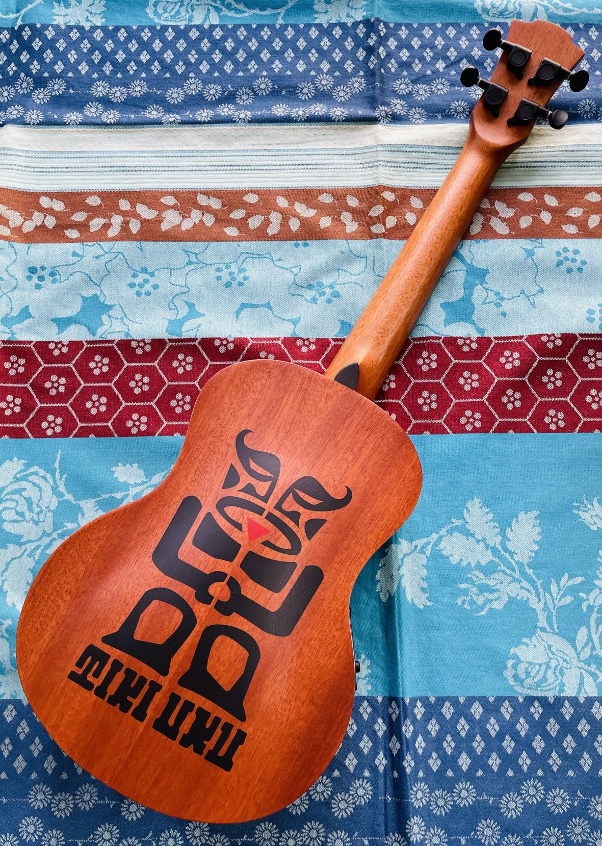 Ukulélé ténor Lâg TKU 150TE, housse d’origine, 2 piles plates neuves – Image 4