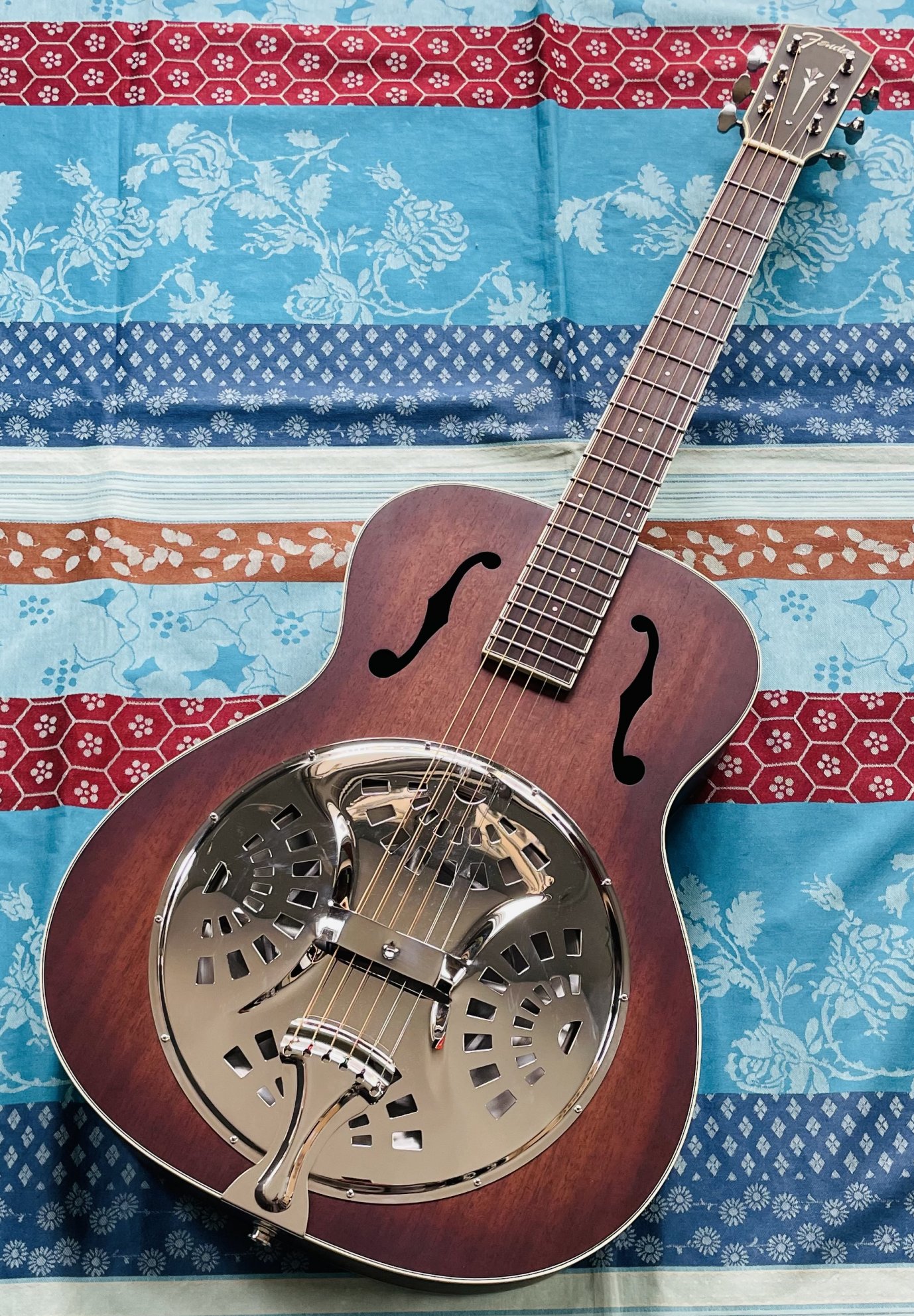 Dobro Fender Paramount PR180E ACB Aged Cognac Burst n°CSSL22033148, étui Fender Paramount, révision luthier Manteau (11.02.26)