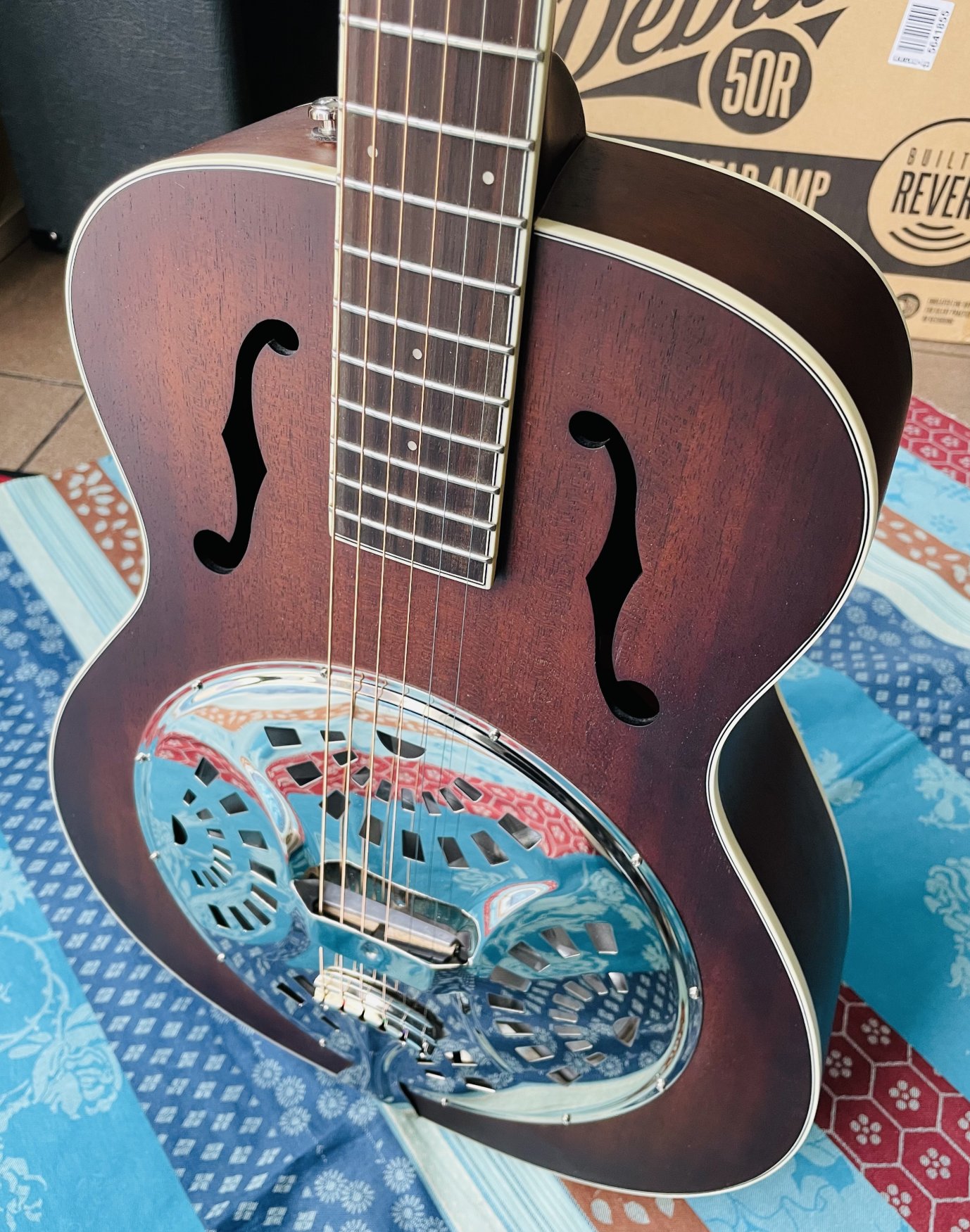 Dobro Fender Paramount PR180E ACB Aged Cognac Burst n°CSSL22033148, étui Fender Paramount, révision luthier Manteau (11.02.26) – Image 10