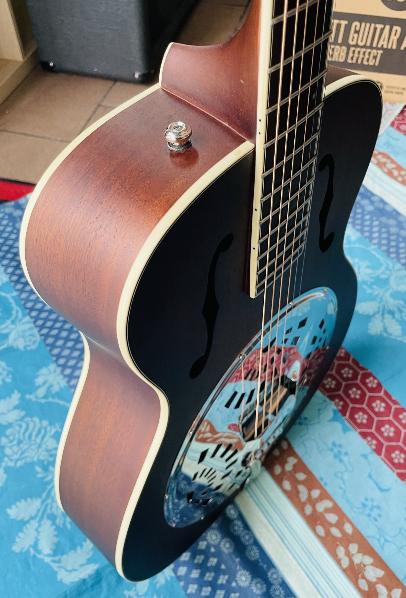 Dobro Fender Paramount PR180E ACB Aged Cognac Burst n°CSSL22033148, étui Fender Paramount, révision luthier Manteau (11.02.26) – Image 11
