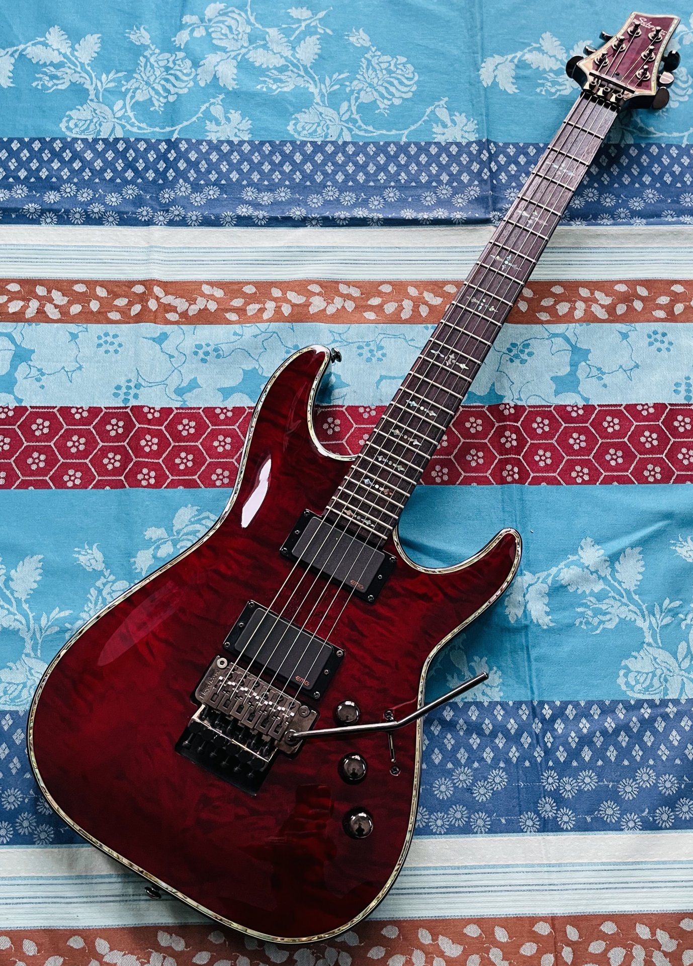 Guitare électrique Schecter Hellraiser Black Cherry floyd rose, diamond series, étui Schecter ajouté