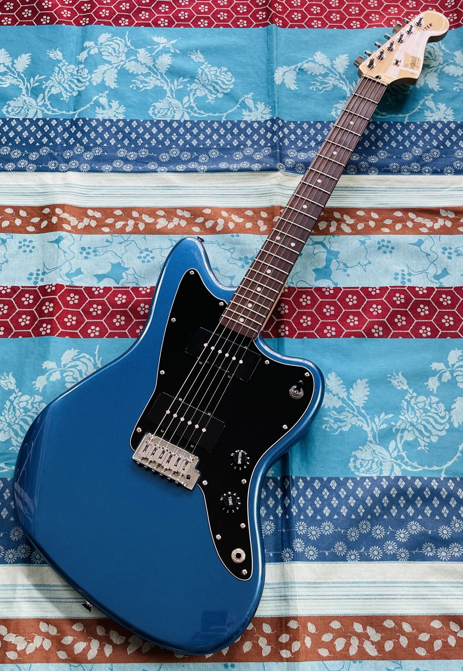 Guitare électrique Squier Jazzmaster Affinity Lake Placid Blue n°CYKJ21002762, pochette notice et clé