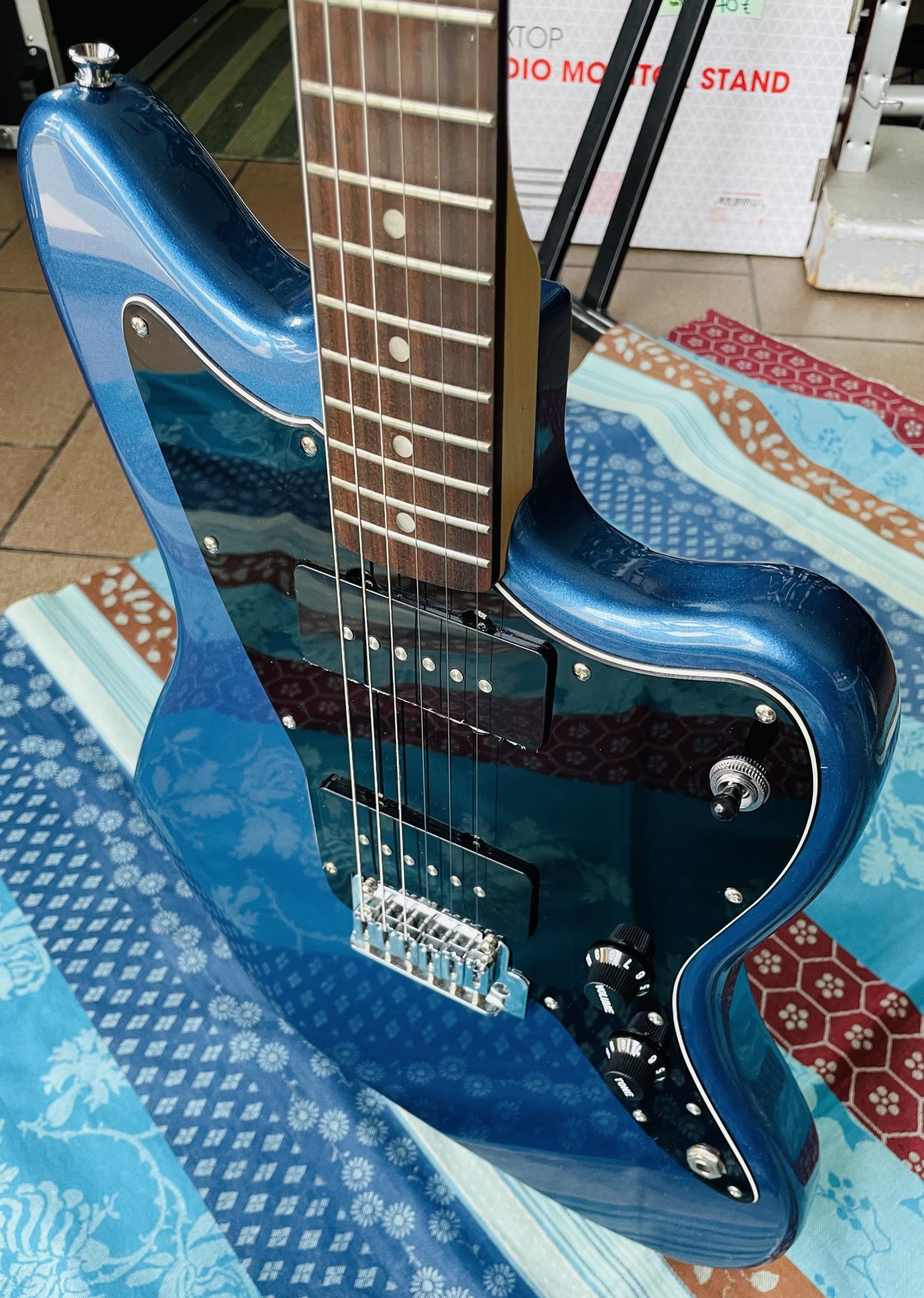 Guitare électrique Squier Jazzmaster Affinity Lake Placid Blue n°CYKJ21002762, pochette notice et clé – Image 8