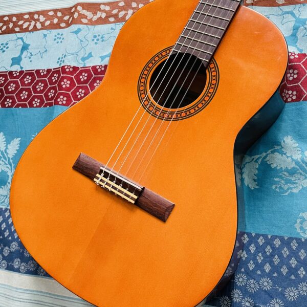 Alternative view of Guitare classique Yamaha CS40 n°HL0265480, housse Tobago