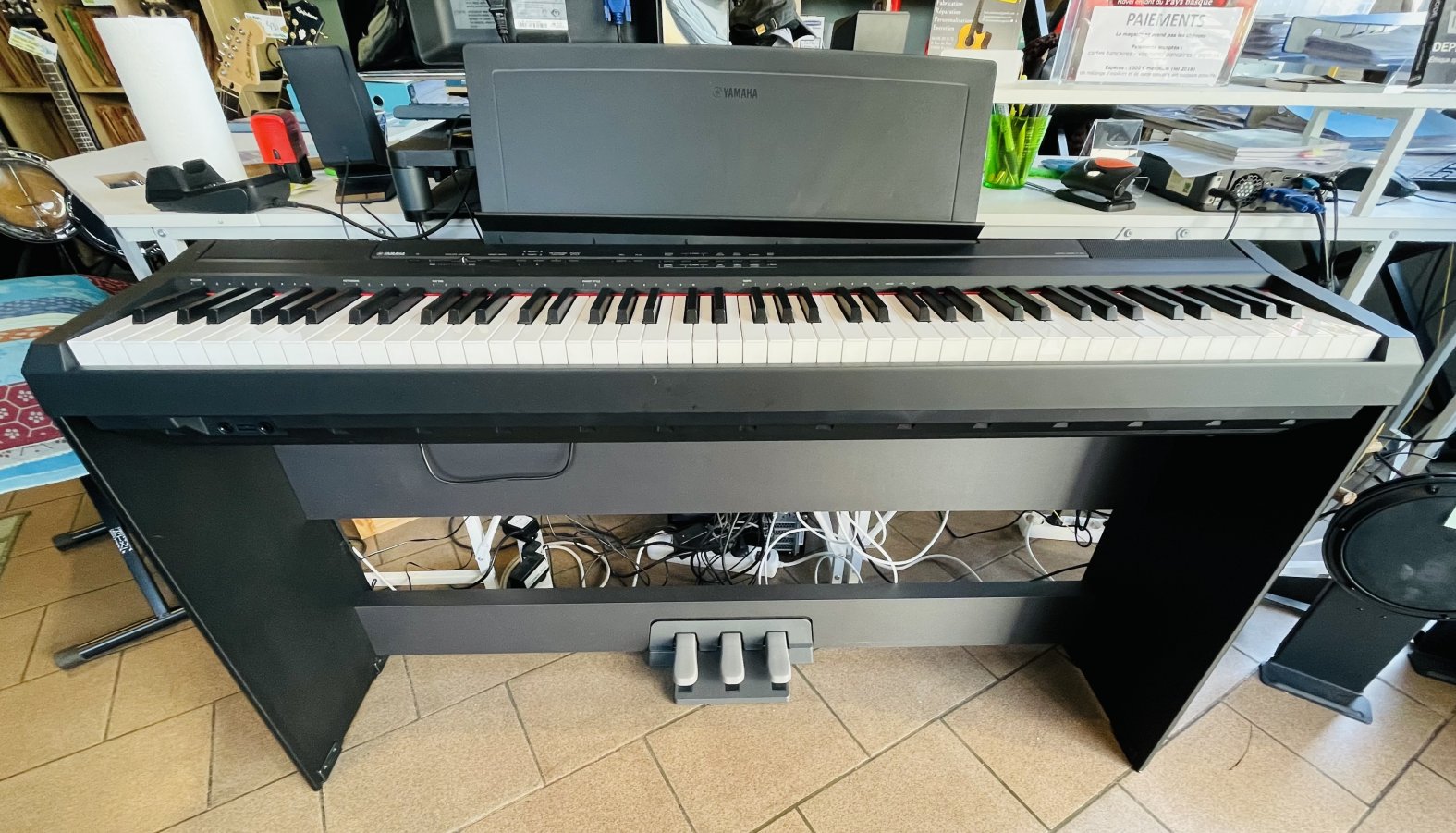 Piano numérique Yamaha P105B n°EBU02444, support meuble Yamaha L85, pédales LP-5A, alim – Image 5