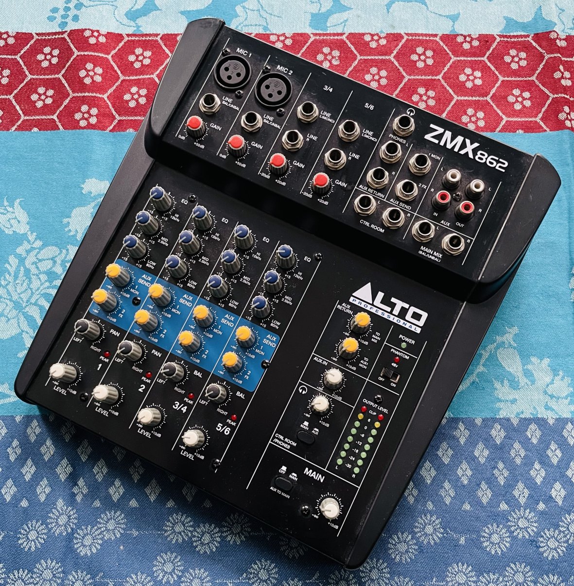 Table de mixage analogique Alto ZMX 862 n°UT14121011647545, carton, alim, notice – Image 2