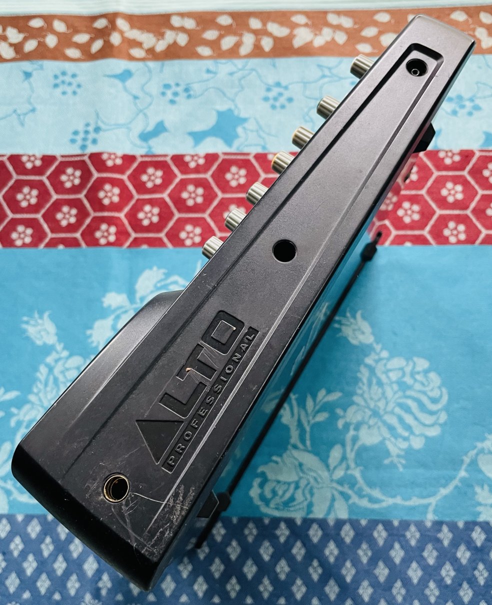 Table de mixage analogique Alto ZMX 862 n°UT14121011647545, carton, alim, notice – Image 3