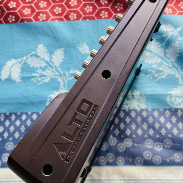 Alternative view of Table de mixage Alto ZMX 862 n°UT10907168777, alim