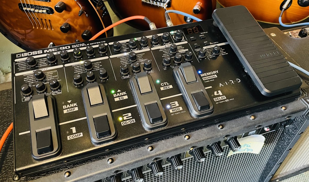 Multieffets guitare Boss ME-90 n°C4R4143, piles fournies