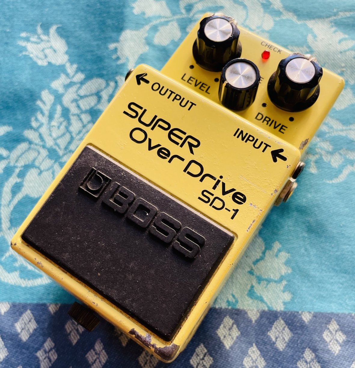 Pédale overdrive Boss SD-1 n°755800 (1986, Japan), boite et notice d’origine