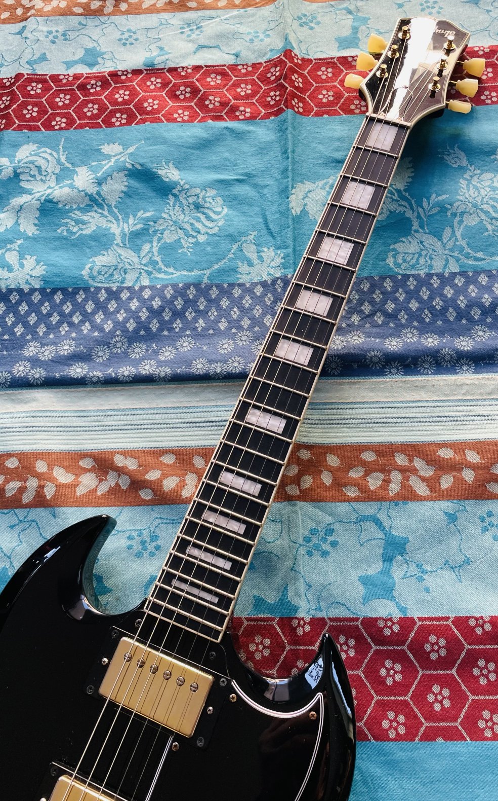 Guitare électrique Epiphone SG Custom Ebony n°21051524848, 2 push pull ajoutés et boutons d’origine, housse Gator, jack Fender, sangle Epiphone – Image 3