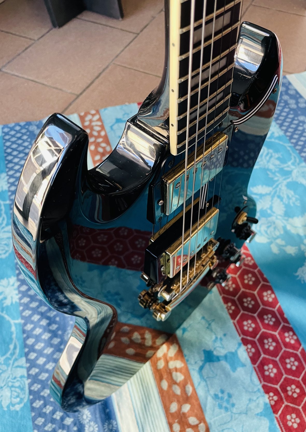 Guitare électrique Epiphone SG Custom Ebony n°21051524848, 2 push pull ajoutés et boutons d’origine, housse Gator, jack Fender, sangle Epiphone – Image 12