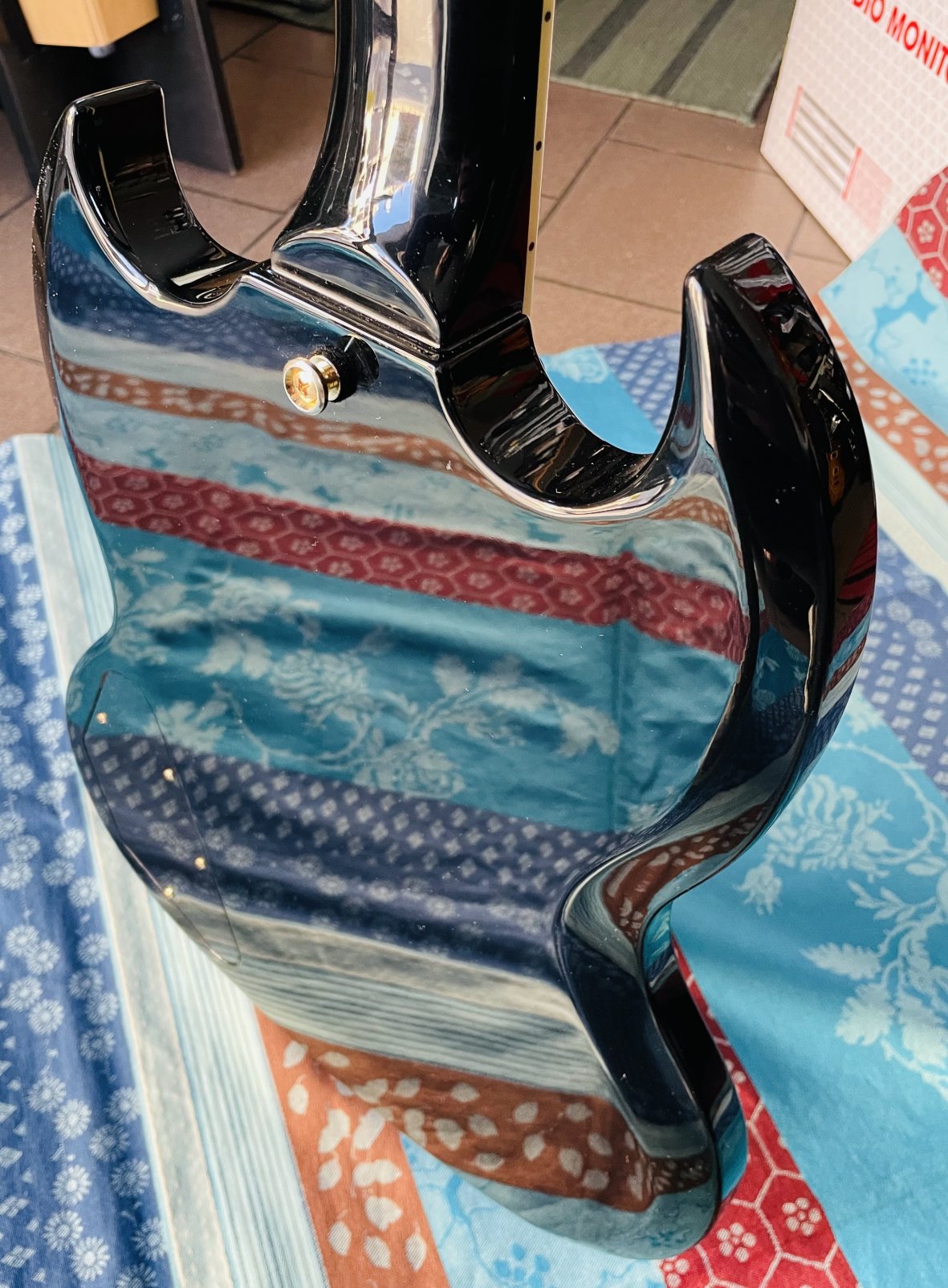 Guitare électrique Epiphone SG Custom Ebony n°21051524848, 2 push pull ajoutés et boutons d’origine, housse Gator, jack Fender, sangle Epiphone – Image 13