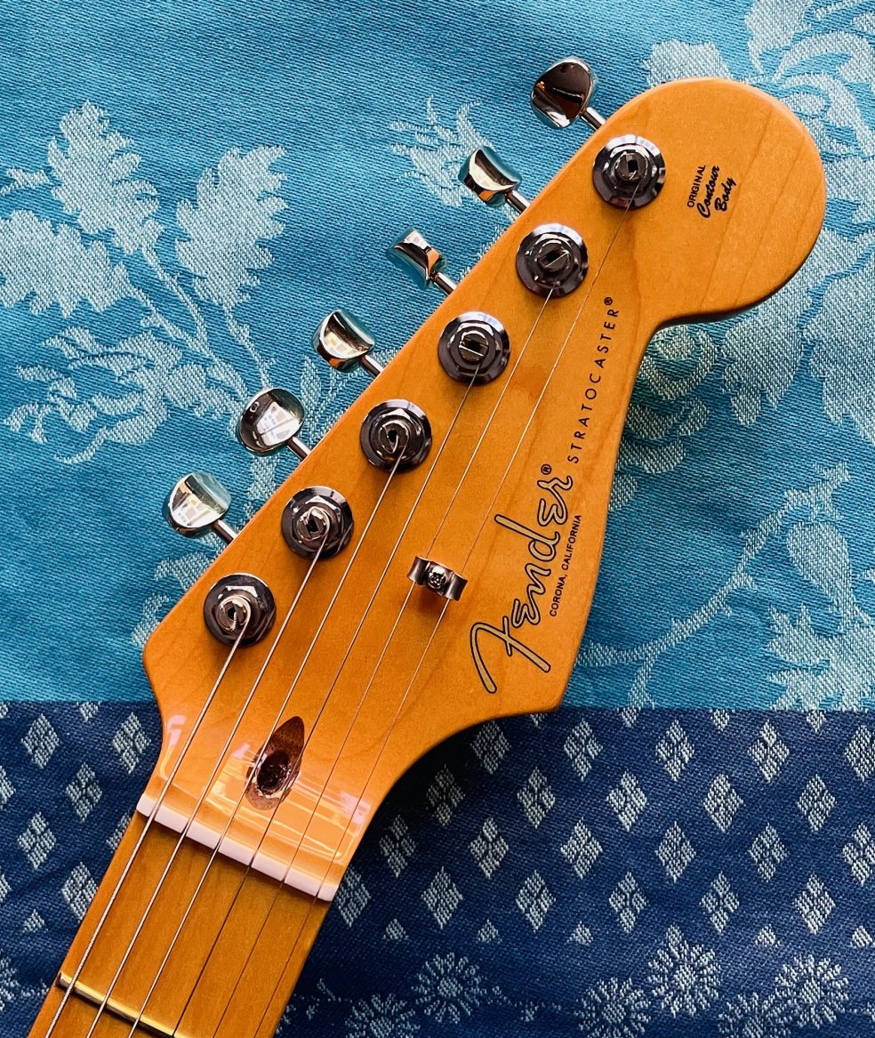 Guitare électrique Fender American Pro Classic Stratocaster Faded Firemist Gold n°US25061569, modèle 0114942384 (2025, USA), housse Fender, clé, certificats papiers Fender. – Image 4