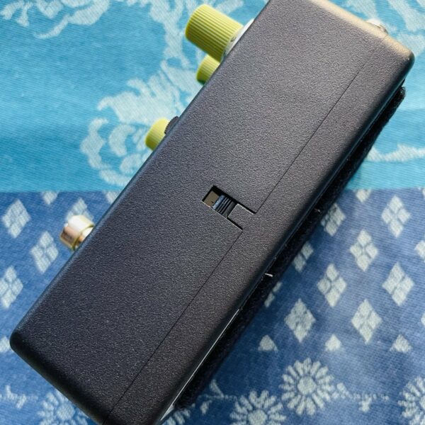 Alternative view of Pédale Fender Bassamp Reverb n°CVTK24002991, boite d’origine