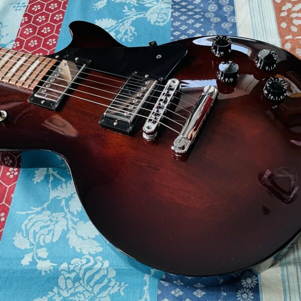 Alternative view of Guitare électrique Gibson Les Paul Studio Smokehouse Burst n°204100184 (2020, USA), housse deluxe Gibson, certificat, accessoires