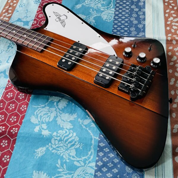 Alternative view of Basse électrique Gibson Thunderbird vintage sunburst n°150075245 (2015, USA), modèle BAT15VSBC1, étui Gibson, certificat, accessoires