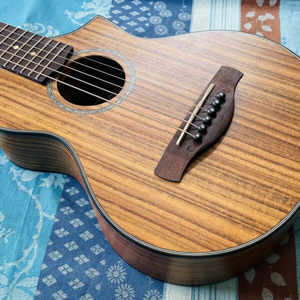 Alternative view of Guitare de voyage électro-acoustique Ibanez Piccolo EWP14WB OPN Natural n°24.05.GS190708089, housse d’origine