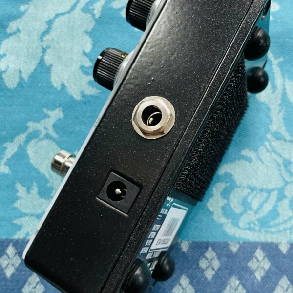 Alternative view of Pédale Laney Black Country Customs Ti-Boost (Tony Iommi signature) n°BTA105522241, boite d’origine