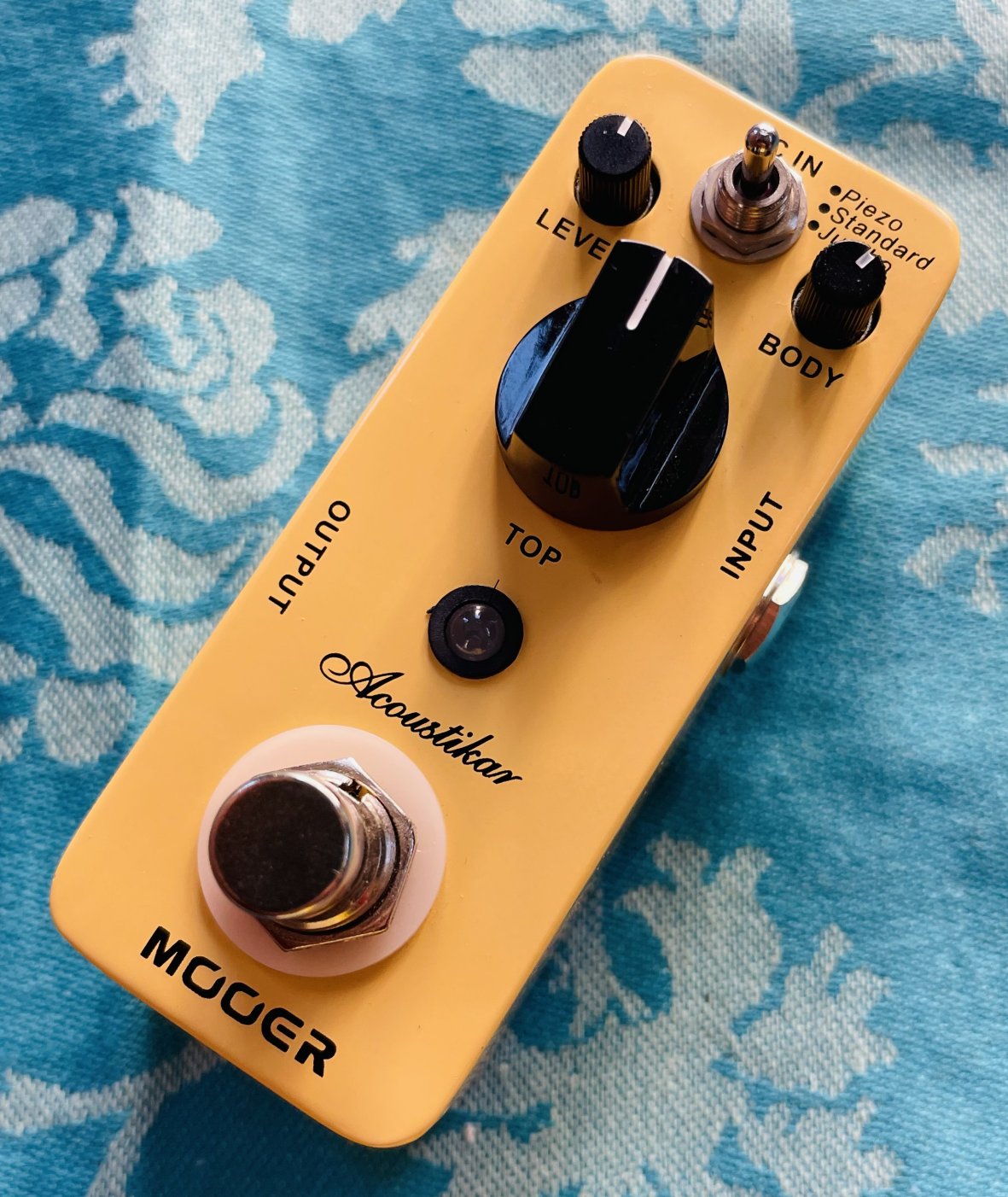 Pédale simulation acoustique Mooer Acoustikar n°229153, boite d’origine, notice, sticker