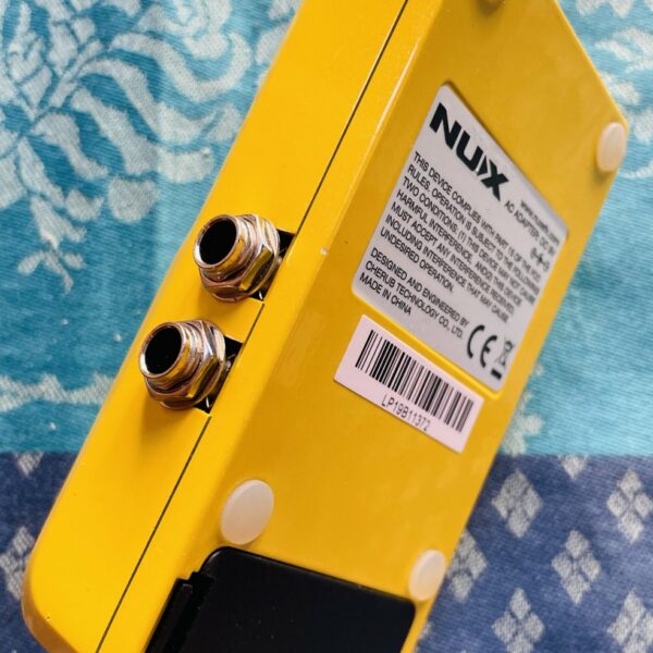 Alternative view of Pédale looper Nux Loop Core n°LP19B11372, boite d’origine, notice, sticker