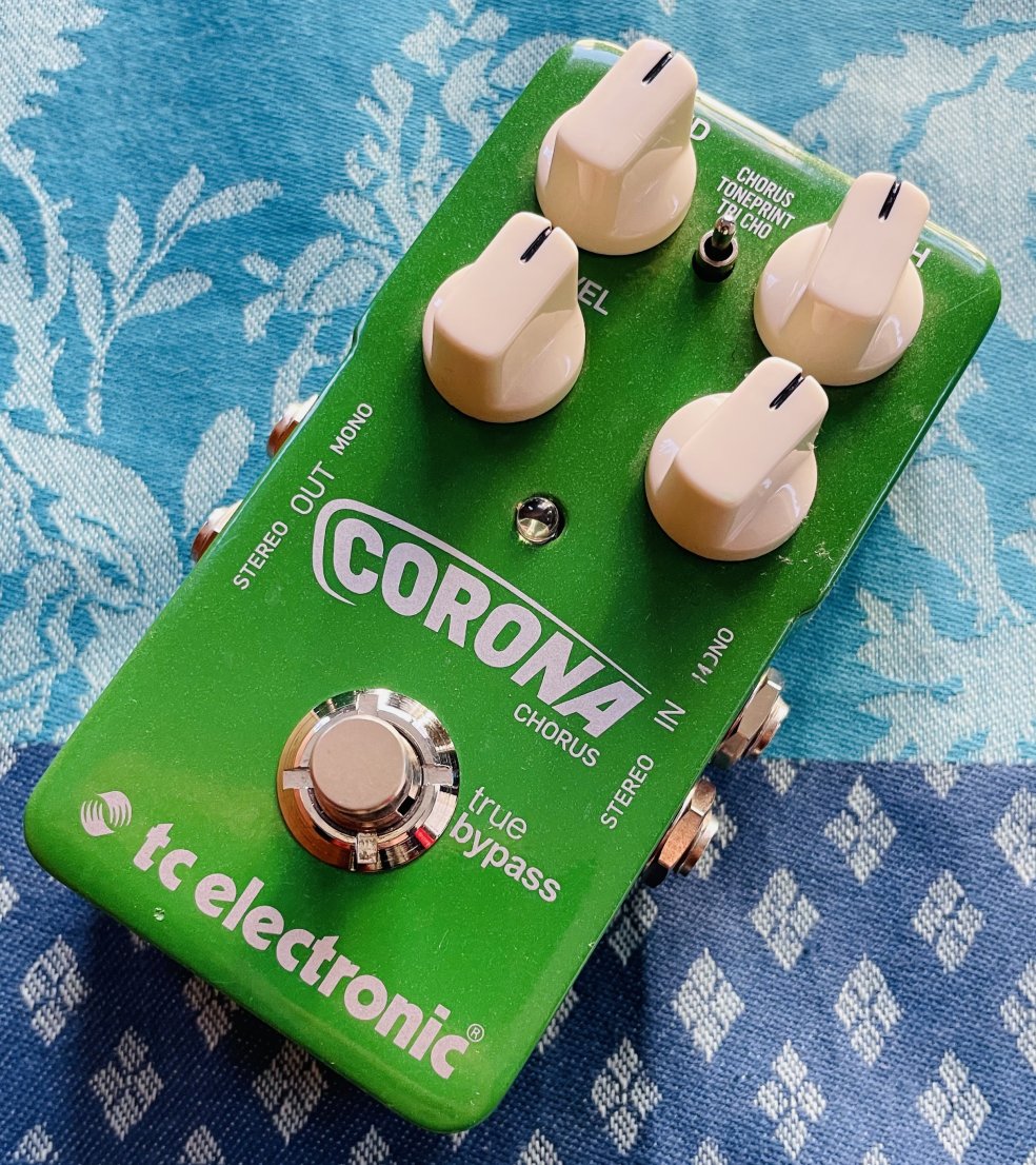 Pédale chorus TC Electronic Corona Chorus n°16876912, boite d’origine, sticker, mini catalogue