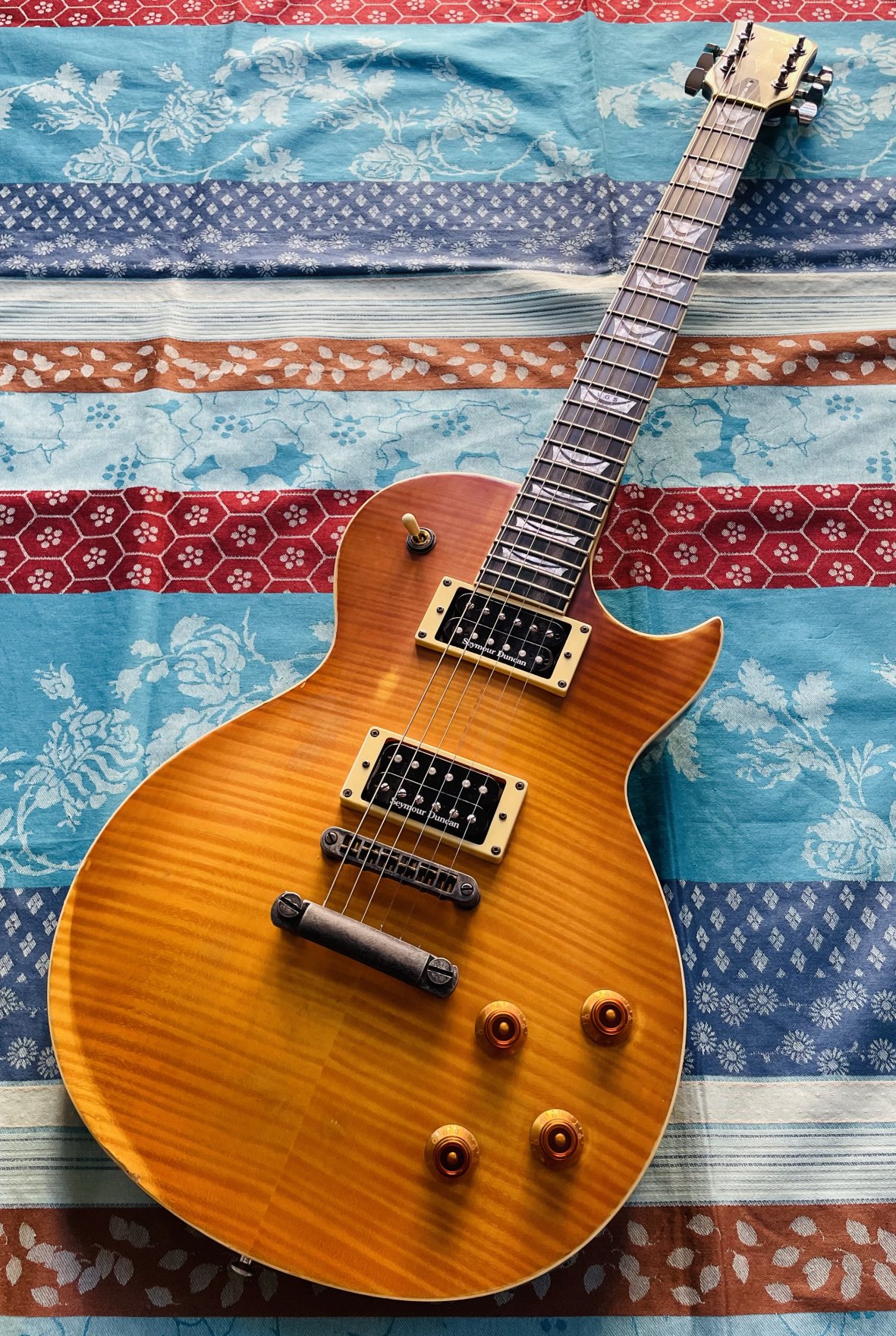 Guitare électrique VGS Eruption Pro, ajout Push Pull Treble Bleed et micros Seymour Duncan, mécaniques autobloquantes