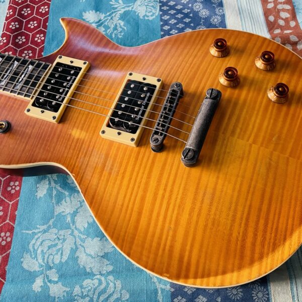 Alternative view of Guitare électrique VGS Eruption Pro, ajout Push Pull Treble Bleed et micros Seymour Duncan, mécaniques autobloquantes